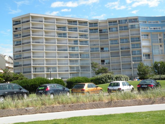  grand immeuble de villégiature